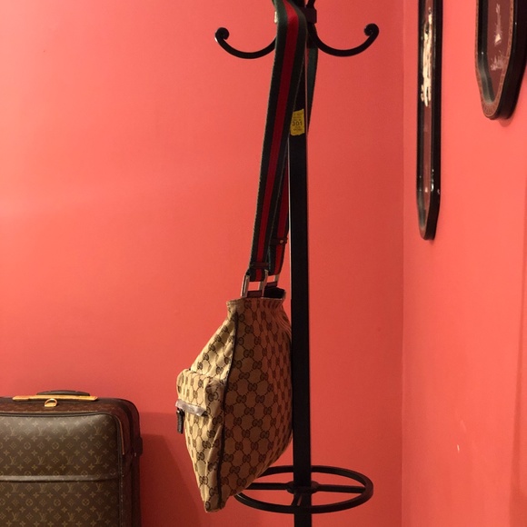 COPY - Vintage Gucci Crossbody Purse - Picture 2 of 5